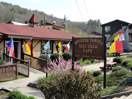 Muller's Famous Cafe