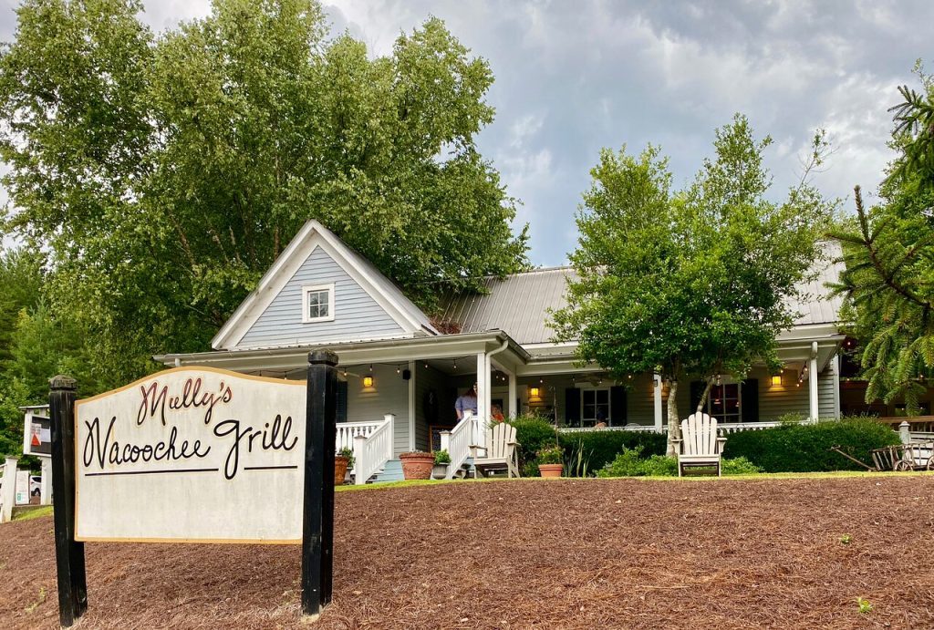 Mully's Nacoochee Grill