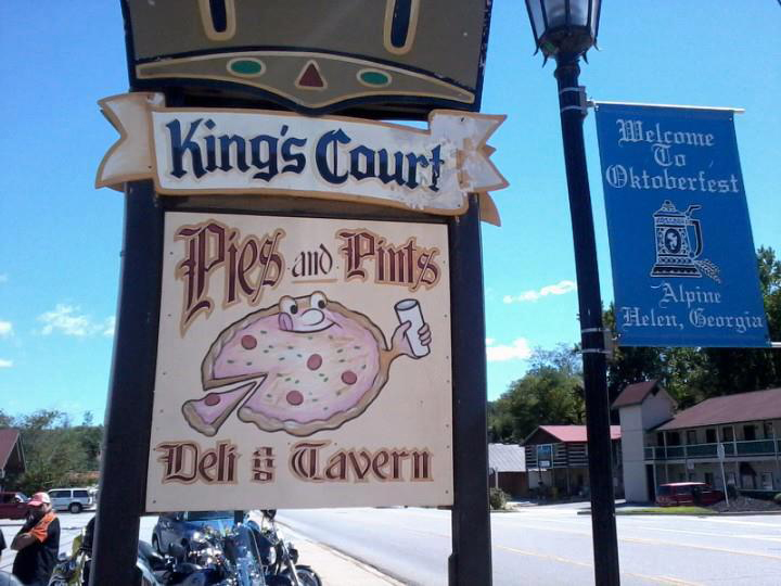 Pies & Pints Deli & Tavern