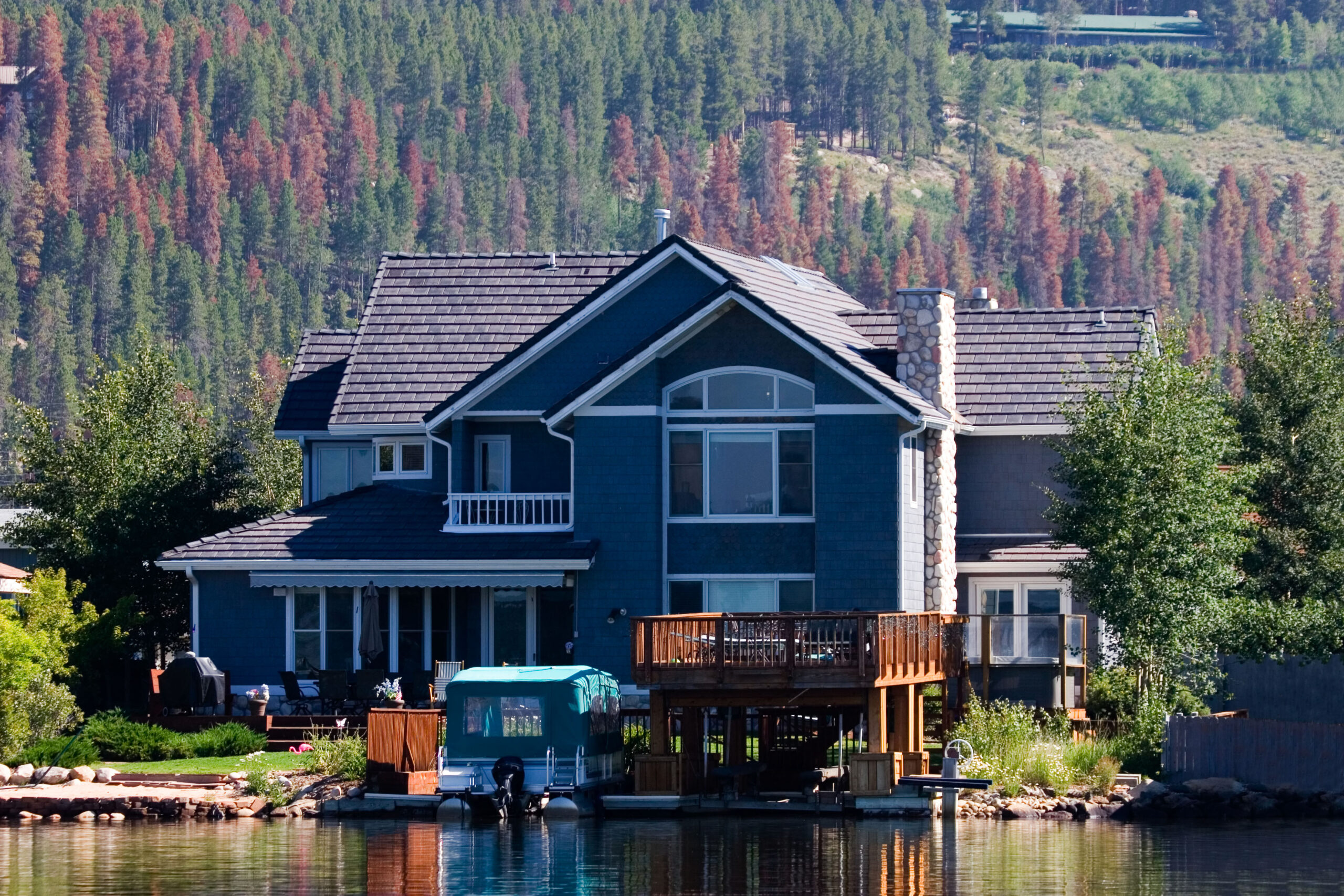 Does Property Management Increase the Quality of a Vacation Stay?