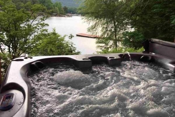 Cabins with Hot Tubs