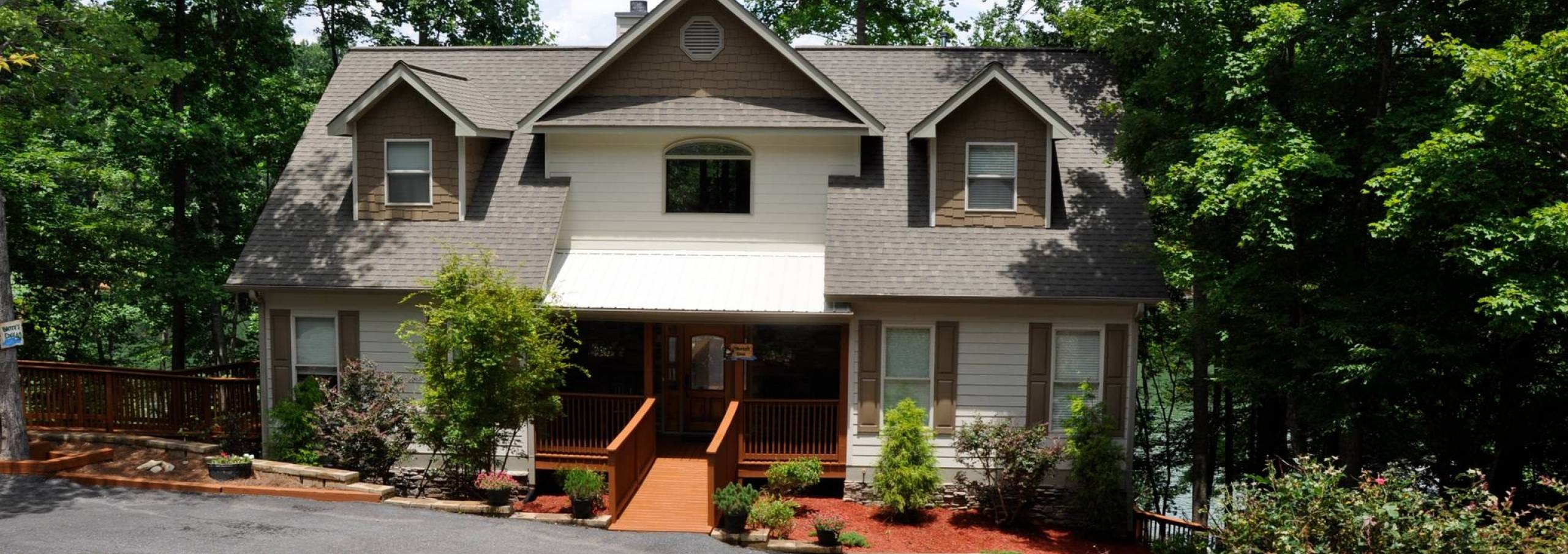 Enchanted Mountain Retreats | Lake Nottely | Short Term Rentals | Blairsville, GA | Waterfront | Amazing Property Cabin Vacation Rental | Deck