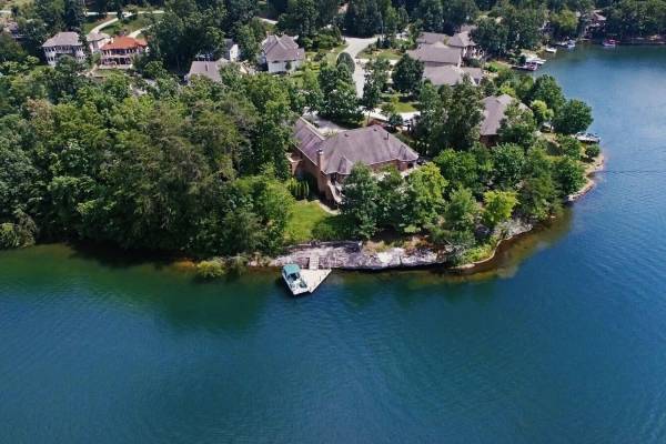 Lakefront Living