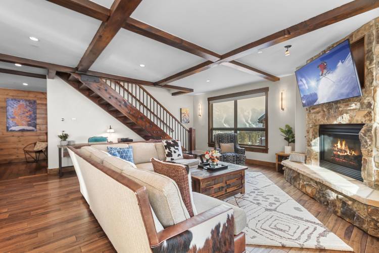 The Art of White-Glove Property Management: How We Go Above & Beyond