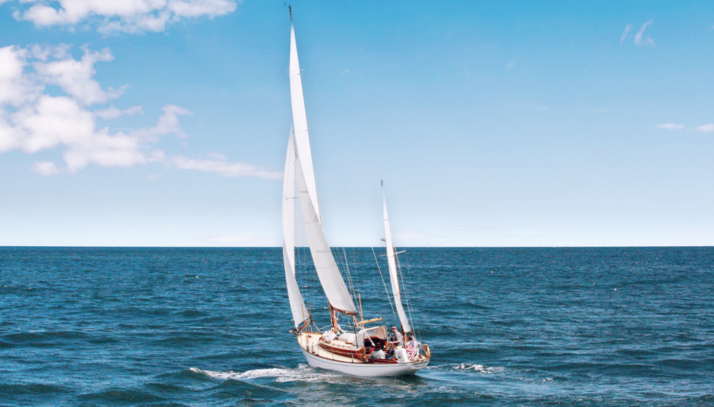 sailboat on the water depicting luxury experiences in gulf shores and orange beach