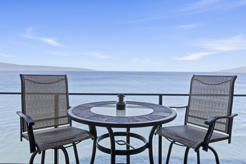 Lanai table and chairs at a Maui condo looking out over the ocean