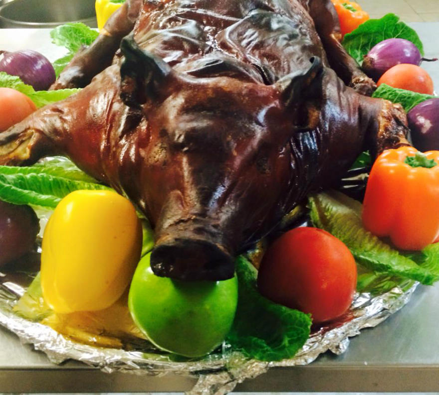 Restaurante Pabellón preparó cerdo asado