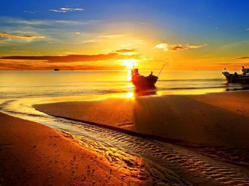 barco de san felipe en el lago amanecer