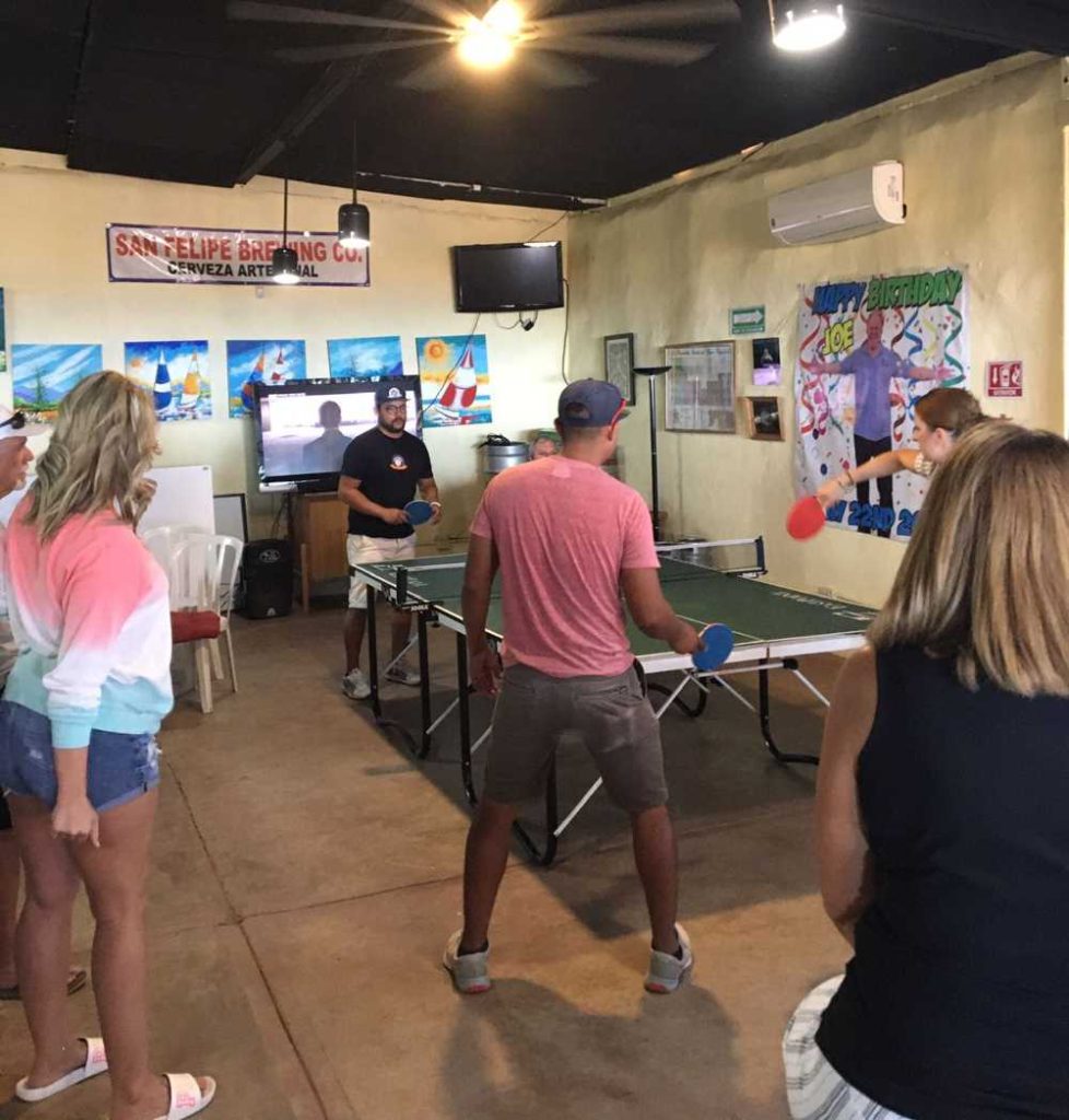 Juego de ping pong en San Felipe brewing