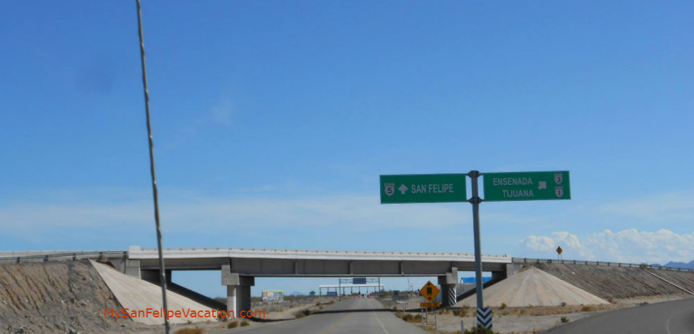 Señal de carretera de San Felipe a lo largo de la autopista 5