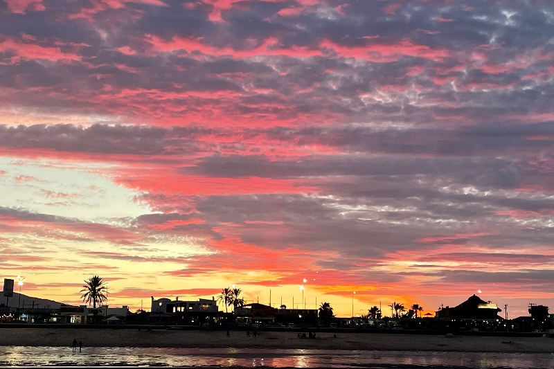 rojo-atardecer-nublado-pueblo-playa-san-felipe-baja-california