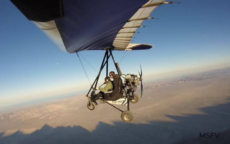 Rafa realiza misiones de rescate con su avión ultraligero en San Felipe.