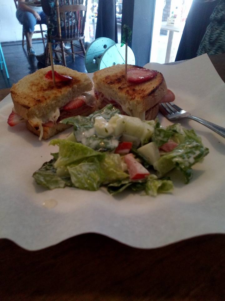Sándwich de ensalada cg cava boutique san felipe restaurant