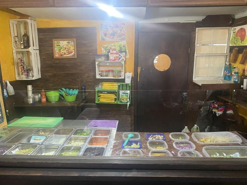 Coyote Burger y Ensalada San Felipe - Barra de ensaladas