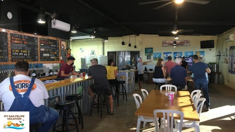 San Felipe Brewing vista interior del bar y restaurante de degustación de cerveza