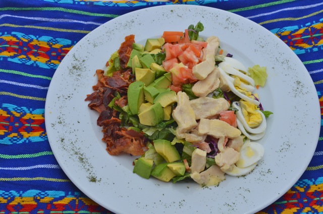 Plato de ensalada en el restaurante Pavilion El Dorado