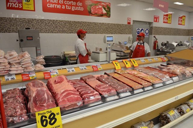 Sección de carnes Calimax San Felipe