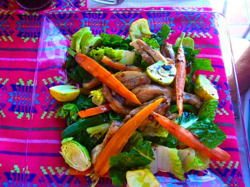 Ensalada en el restaurante El Balcón Cocina Artesanal