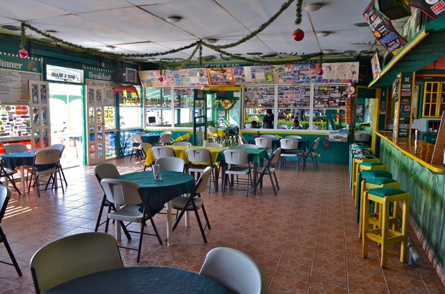 Restaurante de arroz y frijoles sentado