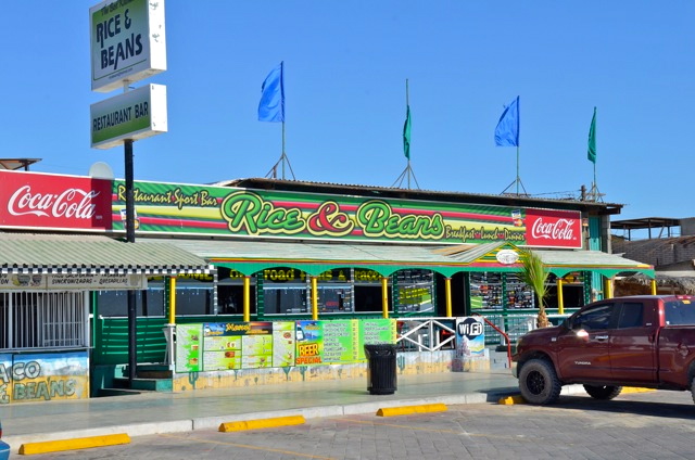 Vista frontal del restaurante Rice & Beans San Felipe