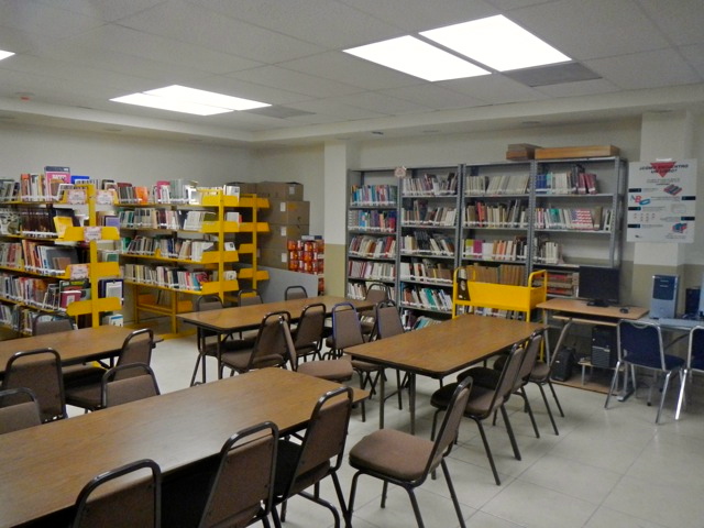 Sección de la biblioteca del Centro Cultural San Felipe