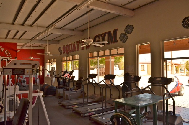 Ejercicio de gimnasia de sentadillas 