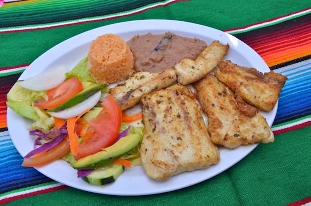 Pescado a la plancha en Mariscos La Morena San Felipe