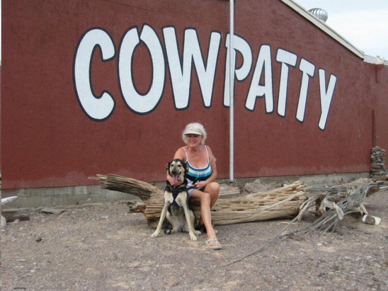 dueño de cowpatty patty y perro