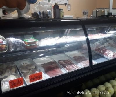 Gonzalez Supermarket y Bakery San Felipe - Venta de salchichas y pollo
