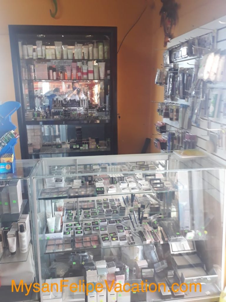 Rancho Market y Deli San Felipe - sección de cosmética femenina