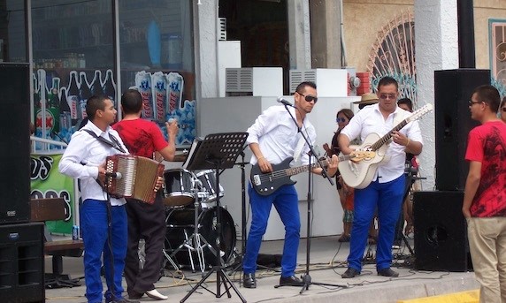 Fiesta de baile del Malecón de San Felipe