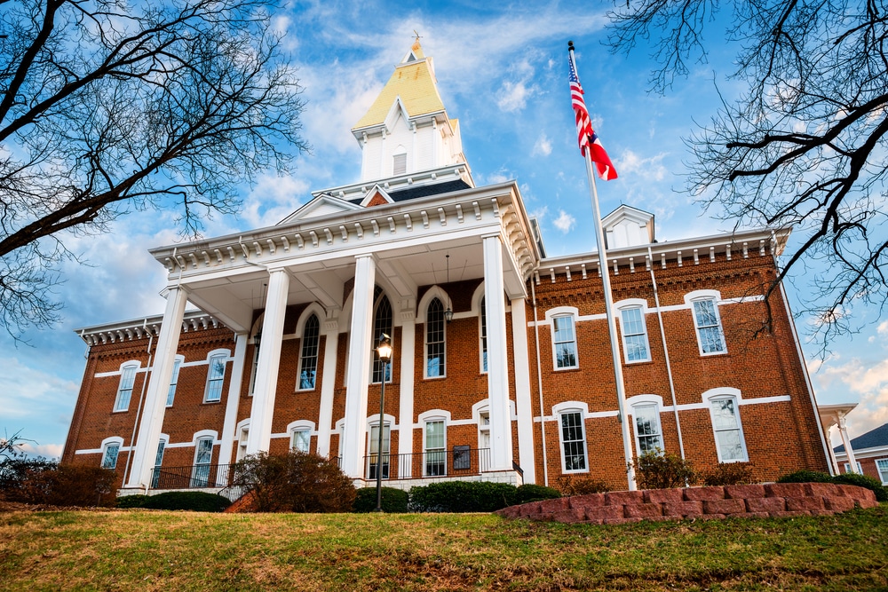 3 Quintessential Small Towns in North Georgia