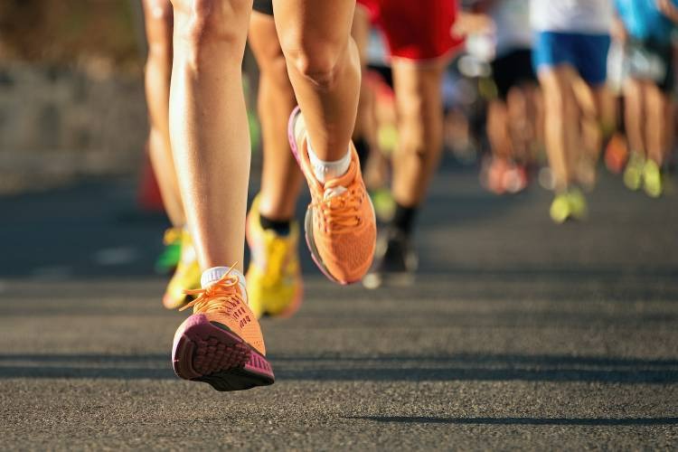 people running a marathon